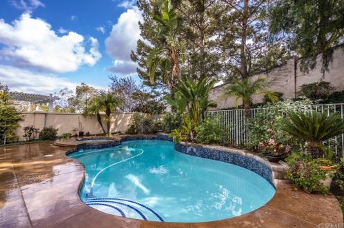 1098 Rexford Ln, Anaheim CA  92808-2333 exterior