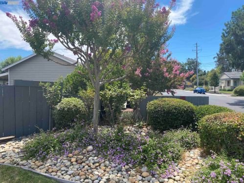 111 Price Ln, Concord, CA 94523-3330
