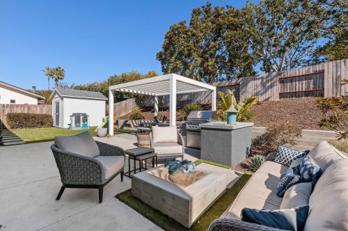 1731 Freda Ln, Cardiff By The Sea CA  92007-1108 exterior