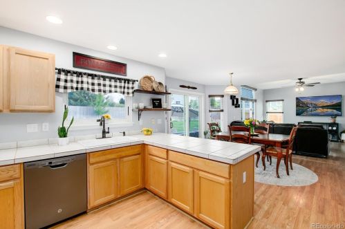 21984 Oxford Pl, Denver CO 80014-5137 exterior