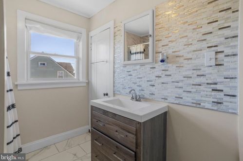 26 Crescent Blvd, Camden NJ  08108-1042 exterior