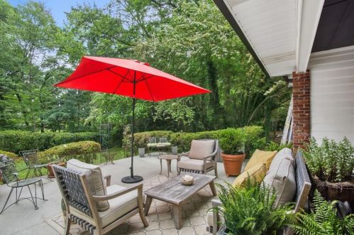 4660 Hitching Post Trl, Atlanta GA  30342 exterior