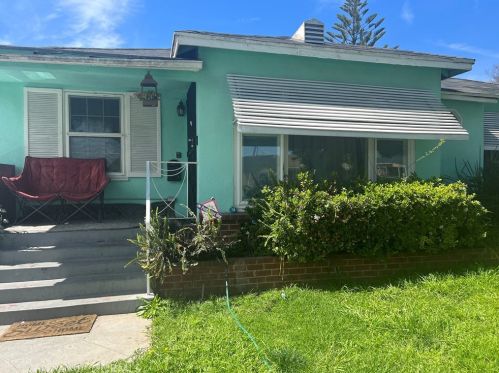 9813 4th Ave, Inglewood, CA 90305-3237