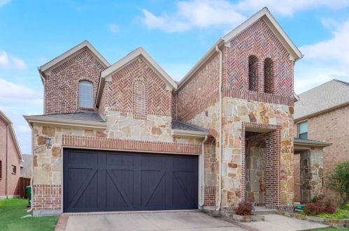 1221 Sioux St, Carrollton TX  75010-3314 exterior