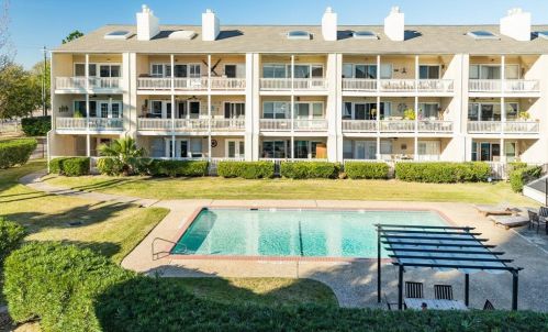 22 Mariner Village Dr, Taylor Lake Village TX 77586-5448 exterior