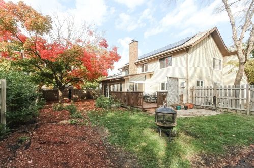 1043 Colony Dr, Bull Valley, IL 60014-8391