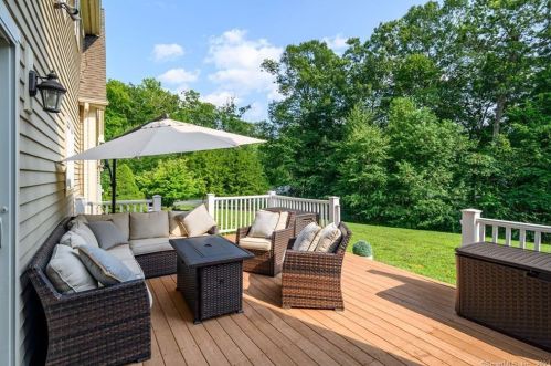5 Clydesdale Ct, Upper Stepney CT  06468-1368 exterior