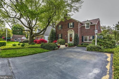 1321 Cheves Pl, Lancaster PA  17603-4943 exterior