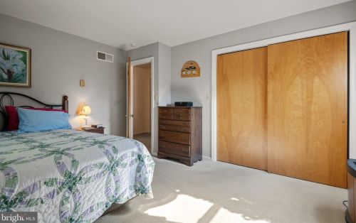 1883 Manchester Ln, Lancaster PA  17601-6210 exterior