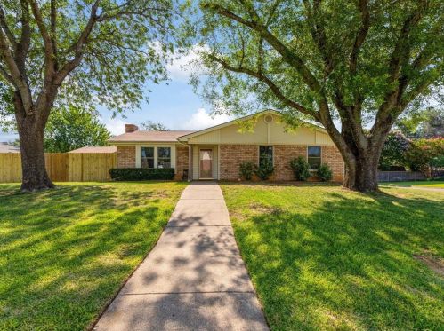 7600 Chasewood Dr, Fort Worth, TX 76182-7942