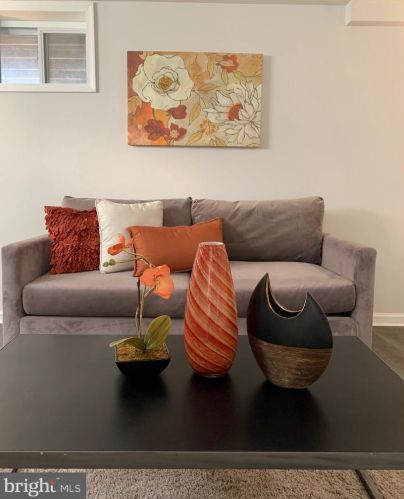 9407 Colesville Rd, Silver Spring MD 20901-4819 exterior