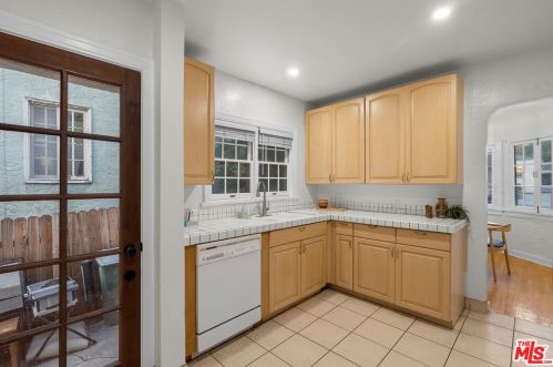 1125 Cedar St, Glendale CA  91207-1728 exterior