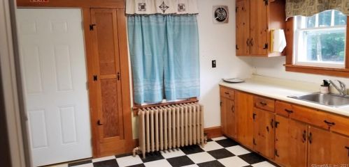 58 Norwich Rd, Quaker Hill CT  06375-1127 exterior