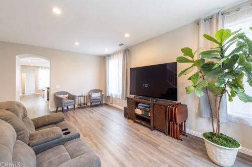 2190 Cherrywood Ln, Anaheim CA  92804-2490 exterior