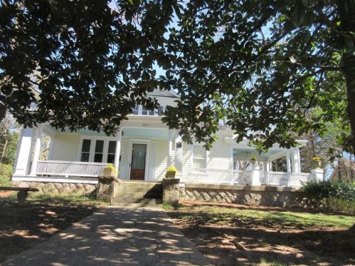 1013 Main St, Stone Mountain, GA 30083-2922