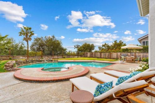 3520 Calle Gavanzo, Carlsbad, CA 92009-8636