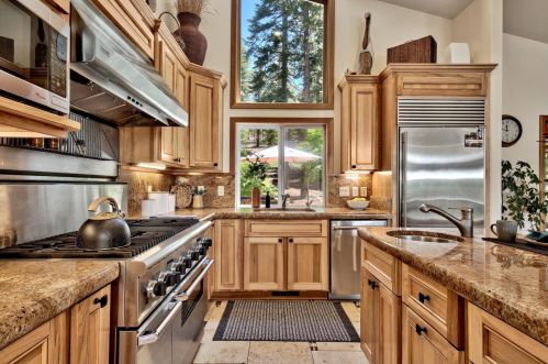 11455 Sitzmark Way, Truckee CA  96161-6163 exterior