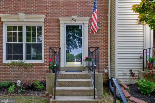 1097 Smartts Ln, Leesburg, VA 20176-4819