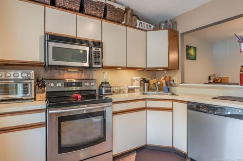 126 Summit Cmns, Derby, CT 06418-1263