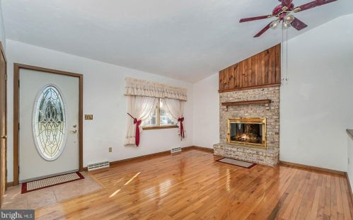 62 Lion Dr, Hanover PA  17331-3847 exterior