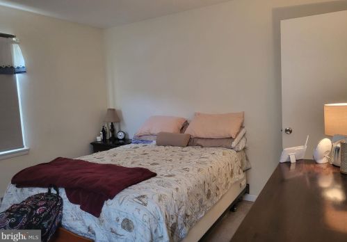 37 Longwood Dr, Trenton NJ 08620-2415 exterior