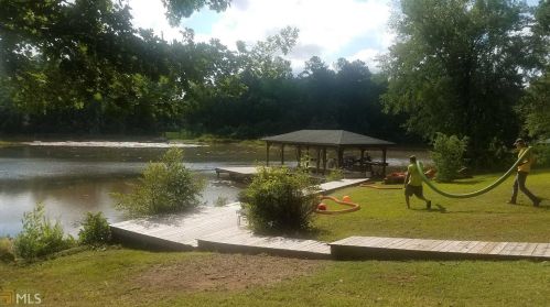 301 Willow Dr, Mayfield, GA 31087-6618