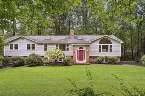 19 Wedgewood Dr, Londonderry, NH 03053-2951
