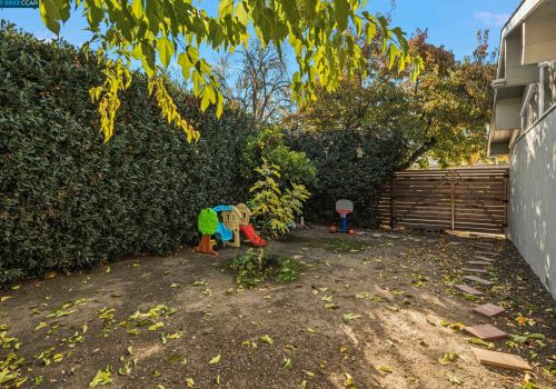 2245 Krueger Dr, Concord CA  94520-1750 exterior