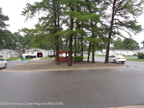 12 Pine Ridge Blvd, Lakehurst, NJ 08759-3527