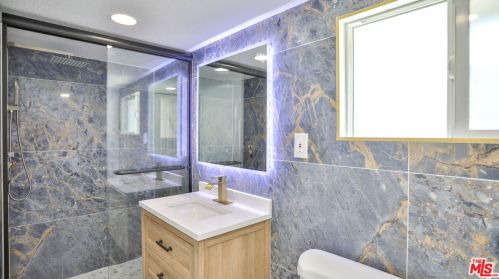 13606 Lemoli Ave, Hawthorne CA  90250-7722 exterior