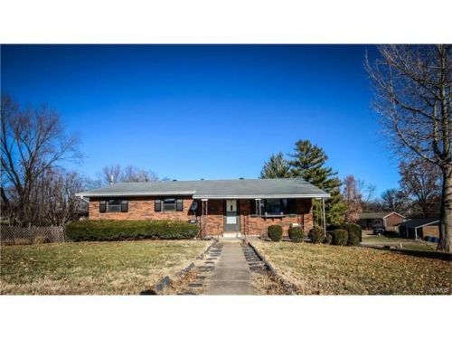 905 Karen St, Collinsville, IL 62234-4114