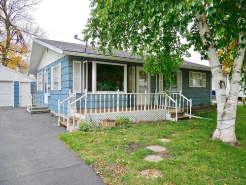 1111 16th St, Moorhead, MN 56560-1741
