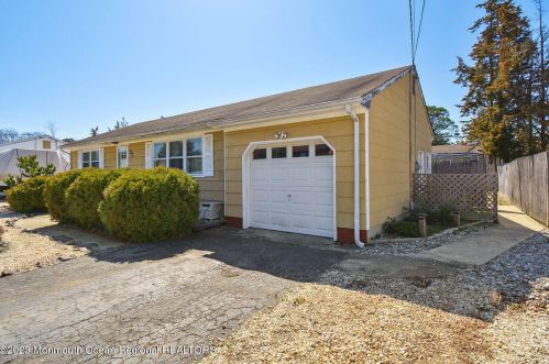 325 Nautilus Blvd, Lacey, NJ 08731-2811