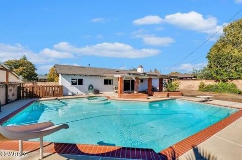1690 Blackwall Dr, Simi Valley, CA 93063-3208