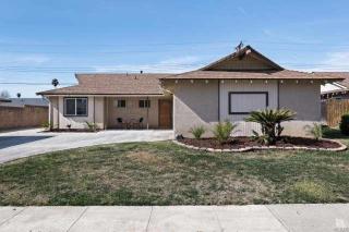 551 Kelly Ave, Camarillo, CA 93010-4819