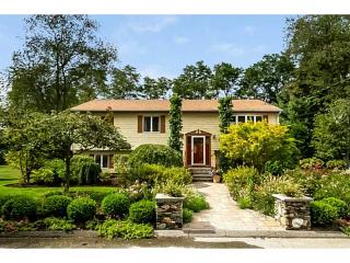 6 Prudence Ln, Warren, RI 02885-1111