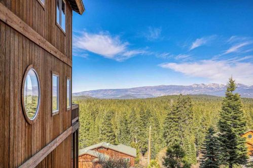 11896 Rhineland Ave, Truckee CA  96161-7070 exterior