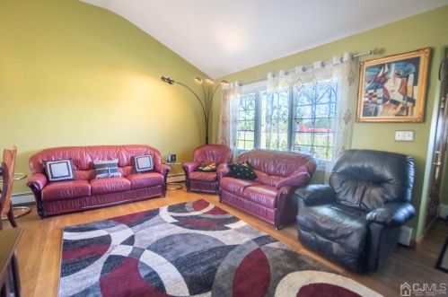 113 Lafayette Rd, Perth Amboy, NJ 08863-1013