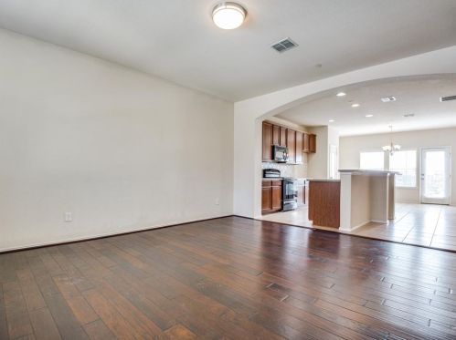 2140 Mcparland Ct, Carrollton TX 75006-2911 exterior