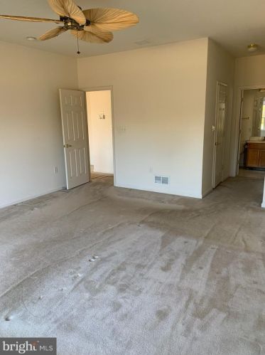 45 Chamber Ln, Columbus, NJ 08022-2373