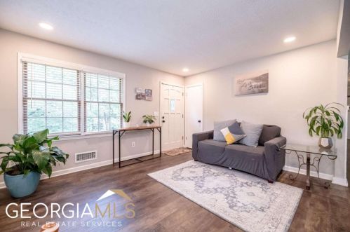 675 Teague Dr, Kennesaw, GA 30152-3752