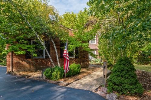606 Center Rd, Palatine, IL 60074-1022