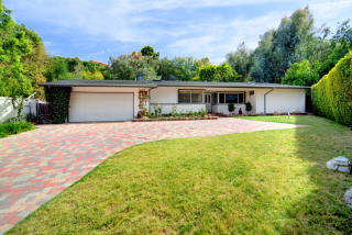 19400 Bilmoor Pl, Los Angeles, CA 91356-4416
