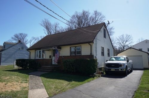 40 Emerald Pl, Clark, NJ 07066-1468