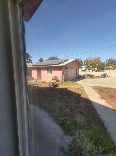 534 Rolling Hl Rd, Vista CA 92081-7513 exterior