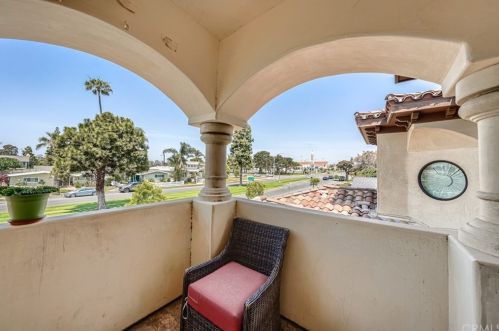 1814 Main St, Huntington Beach CA  92648-2725 exterior