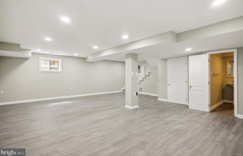 1221 Pinecrest Cir, Silver Spring MD 20910-1626 exterior