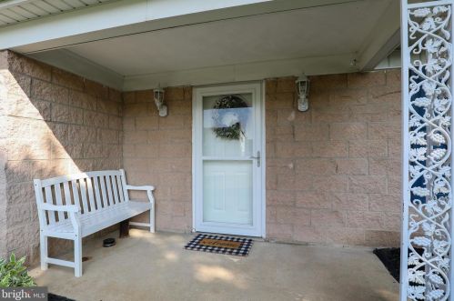 993 Richwill Dr, York, PA 17404-2216