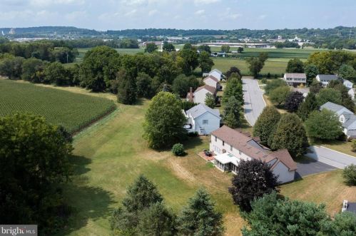 2616 Standardbred Dr, Lancaster PA  17603-4161 exterior