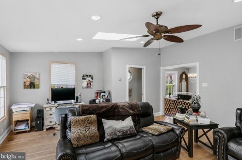 320 Chestnut St, Tavistock NJ 08033-1810 exterior